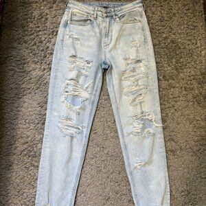 American Eagle Women’s Distressed Jeans, Light Wash ,size 6